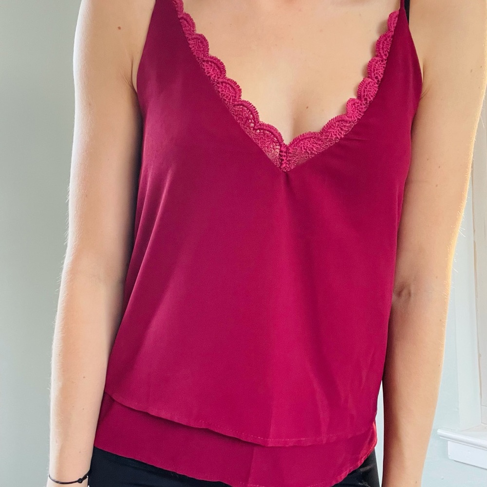 Berry top with V back